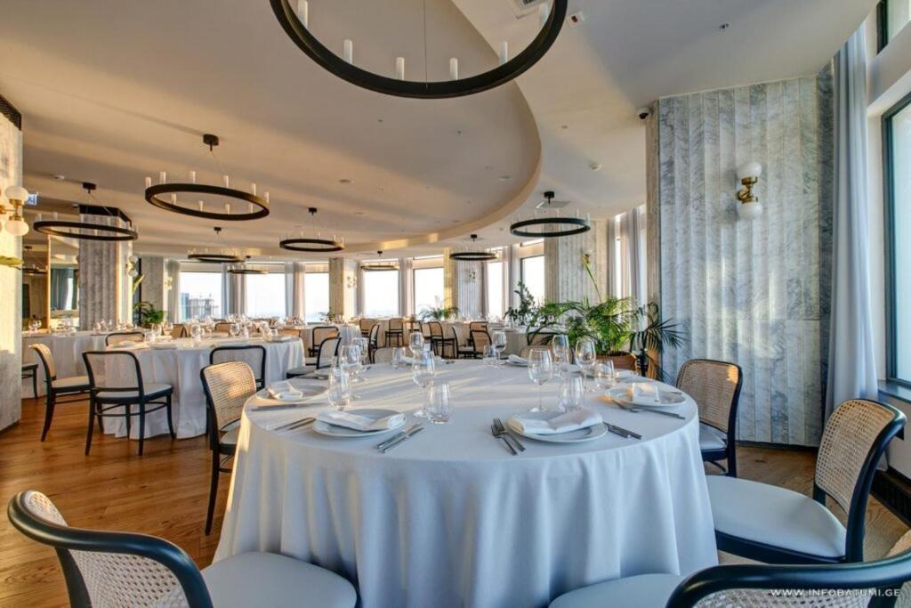 バトゥーミ Panorama Sea Towerアパートホテル エクステリア 写真